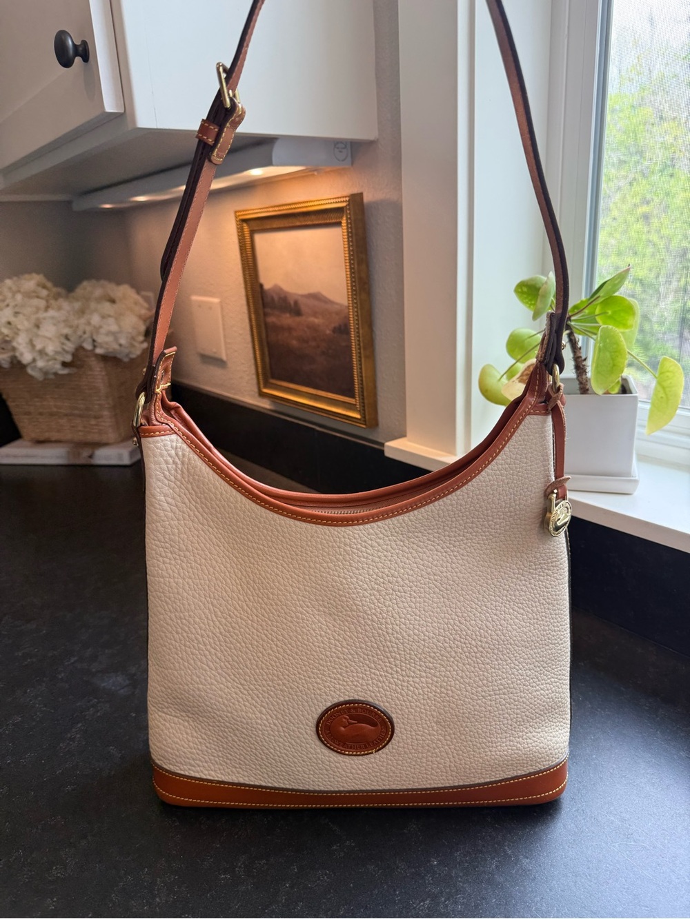 Vintage Dooney & Burke Cream pebbled leather Women’s Shoulder Bag